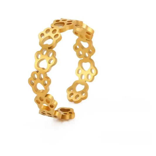 Bague Chat avec des Petites Pattes Dorées sur fond blanc
