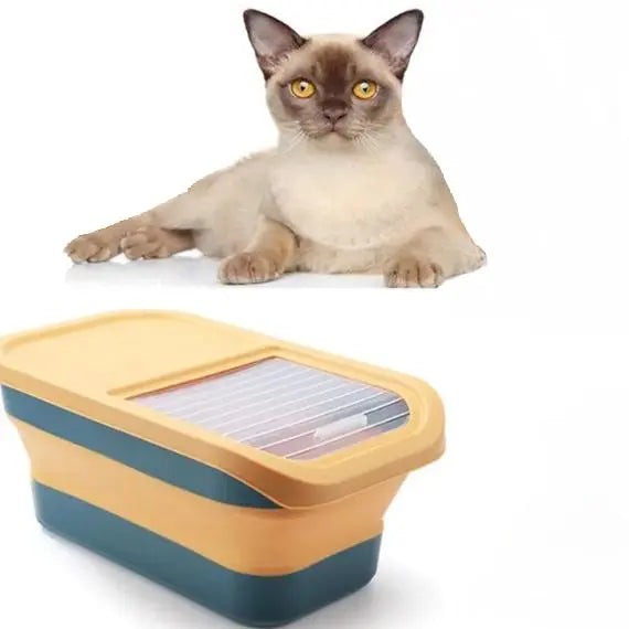 Boite à Croquette Pliable avec Ouverture Coulissante et Étanche avec un chat gris sur fond blanc