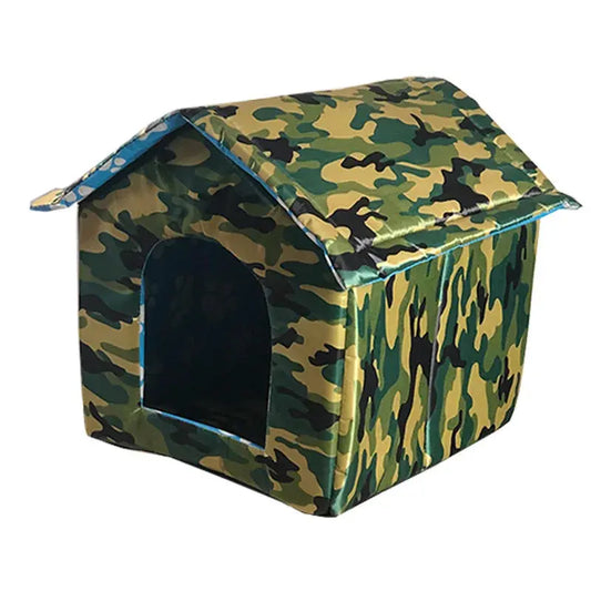 Cabane pour Chat Extérieur Style Maison avec Imprimé Camouflage sur fond blanc