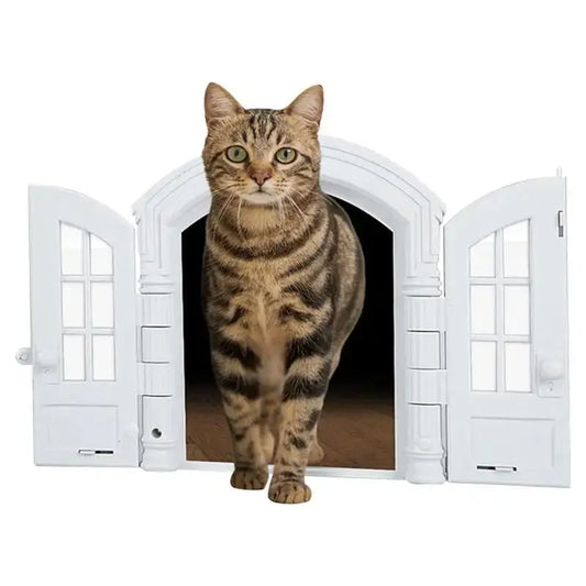 Chatière en Forme de Double Porte Vitrée sur fond blanc avec un chat marron et noir dedans