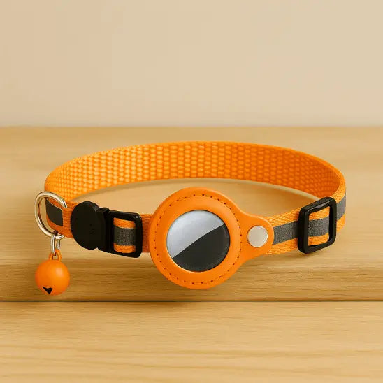 Collier GPS Chat - Support Airtag, Collier de Suivi Anti Perte : en orange sur fond bois