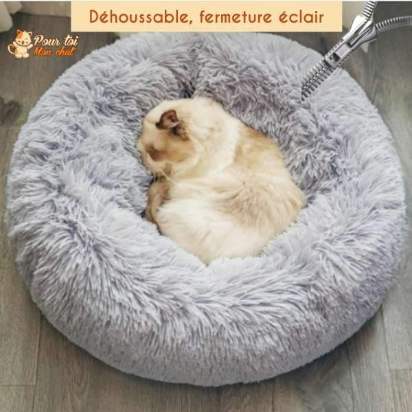 Coussin chat, maison pour chat, niche pour chat, COUSSINOO gris clair, chat blanc allongé, texte "Déhoussable, fermeture éclair", logo pour toi mon chat en haut à gauche